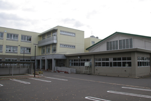 森田中学校の外観