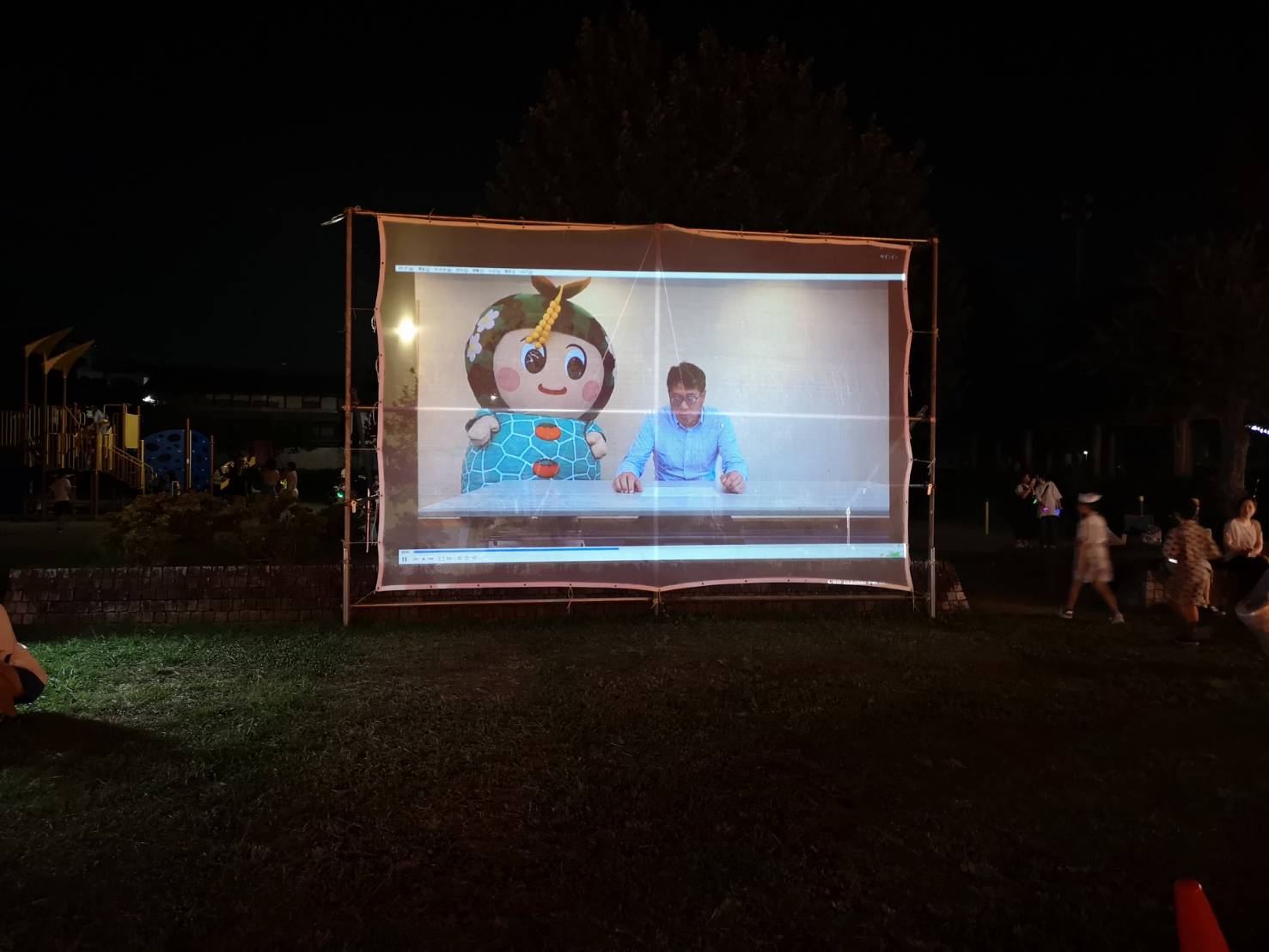 お祝いのビデオレター上映