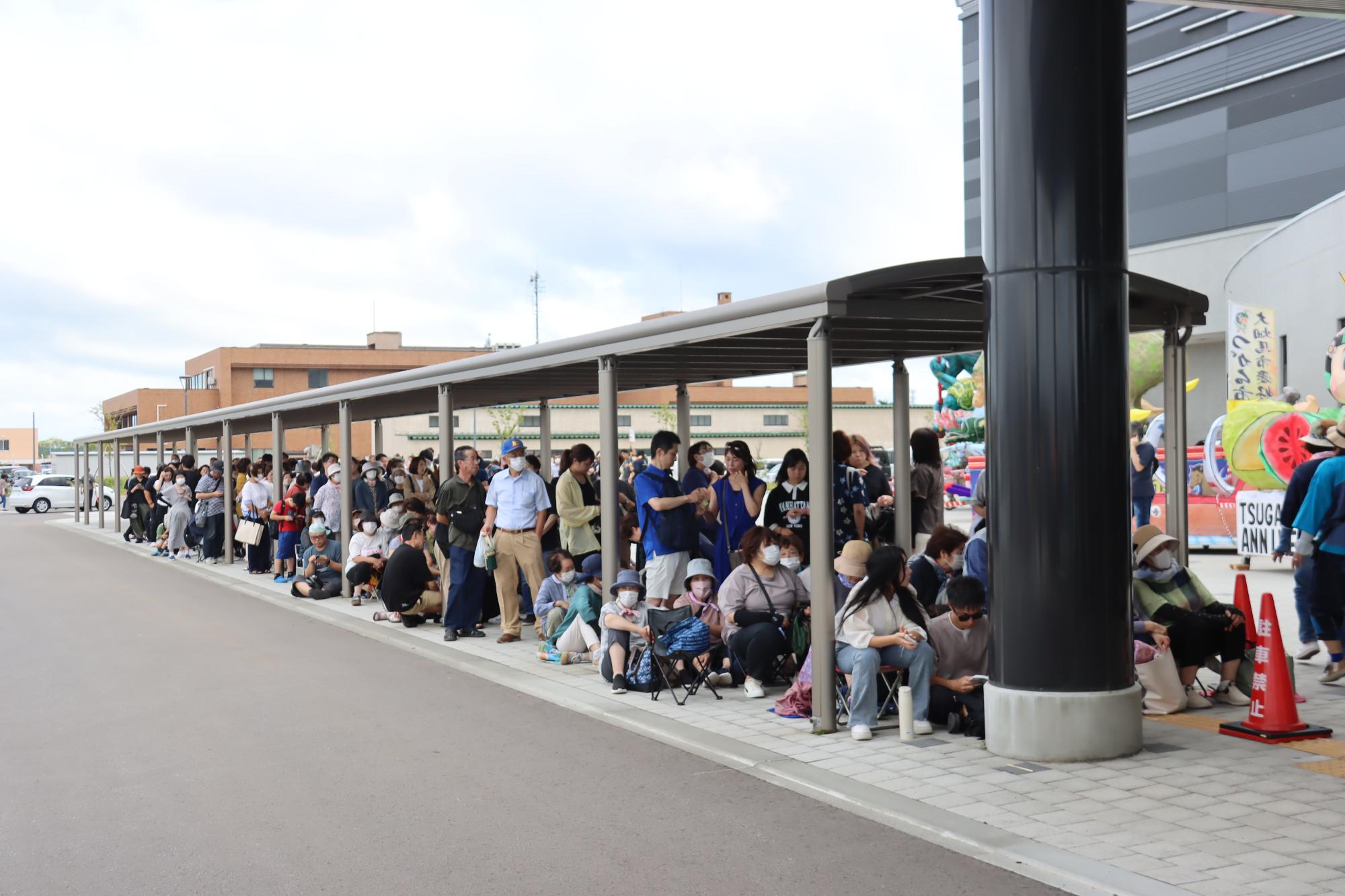特別公演入場待ちの列