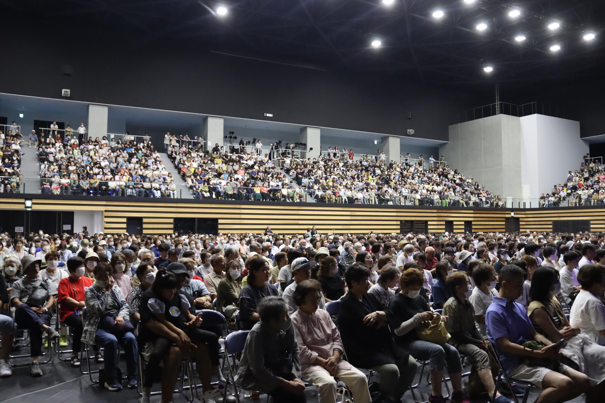 満席になった観客席