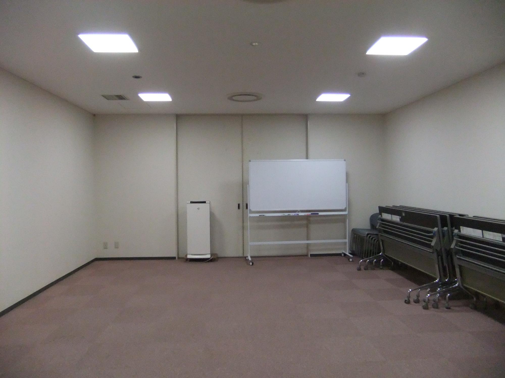 カーペットの会議室C