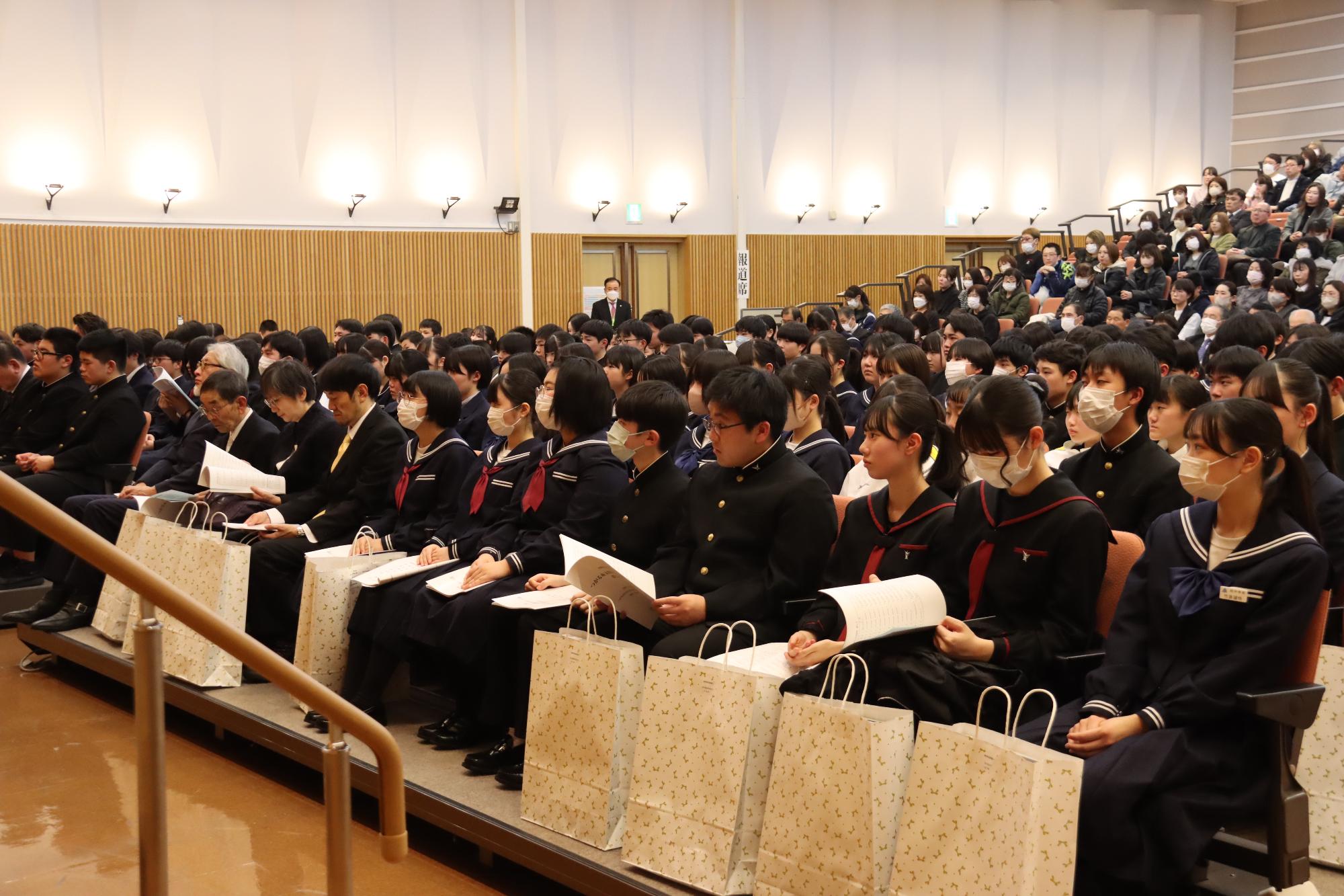 受賞者が着席している様子