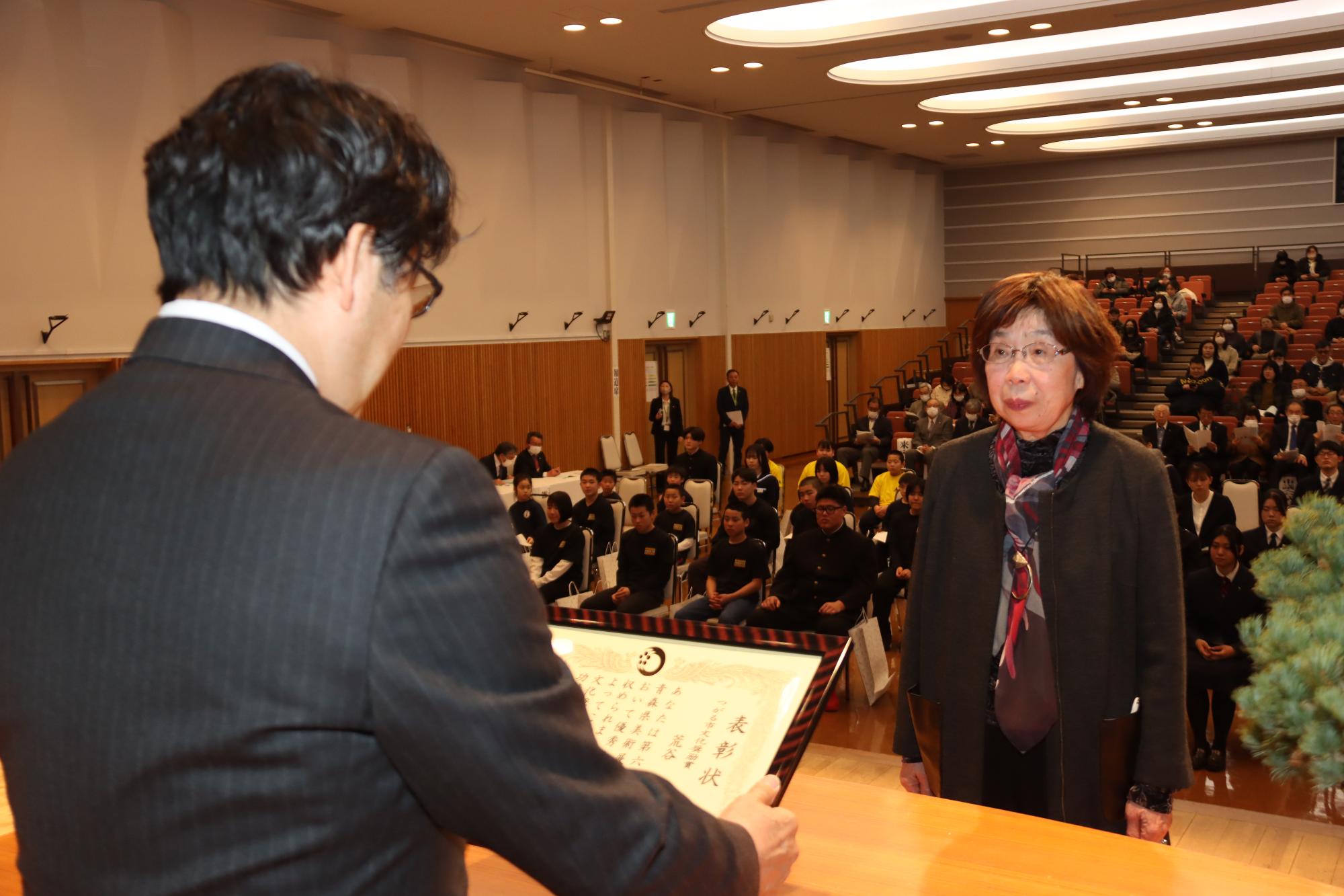 表彰される受賞者（文化奨励賞）