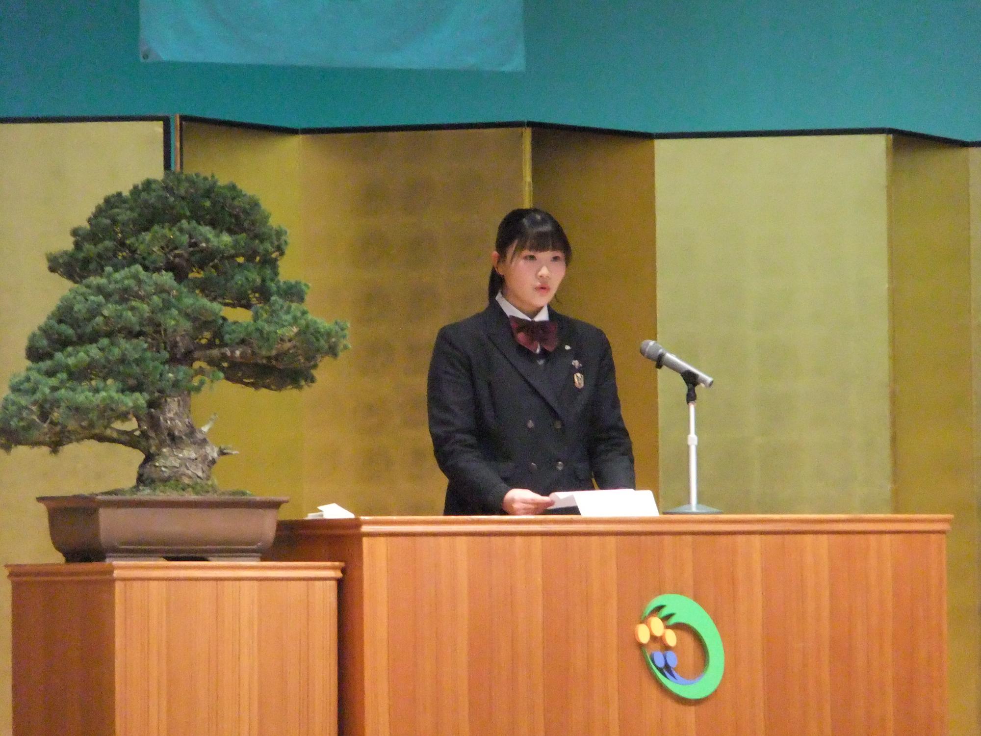 受賞者代表謝辞を述べる代表者